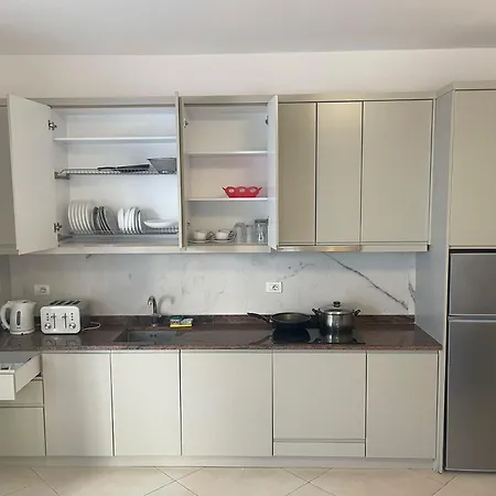 Victoria's Flat 4 *